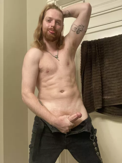 Bored horny college guy! Entertain me? 