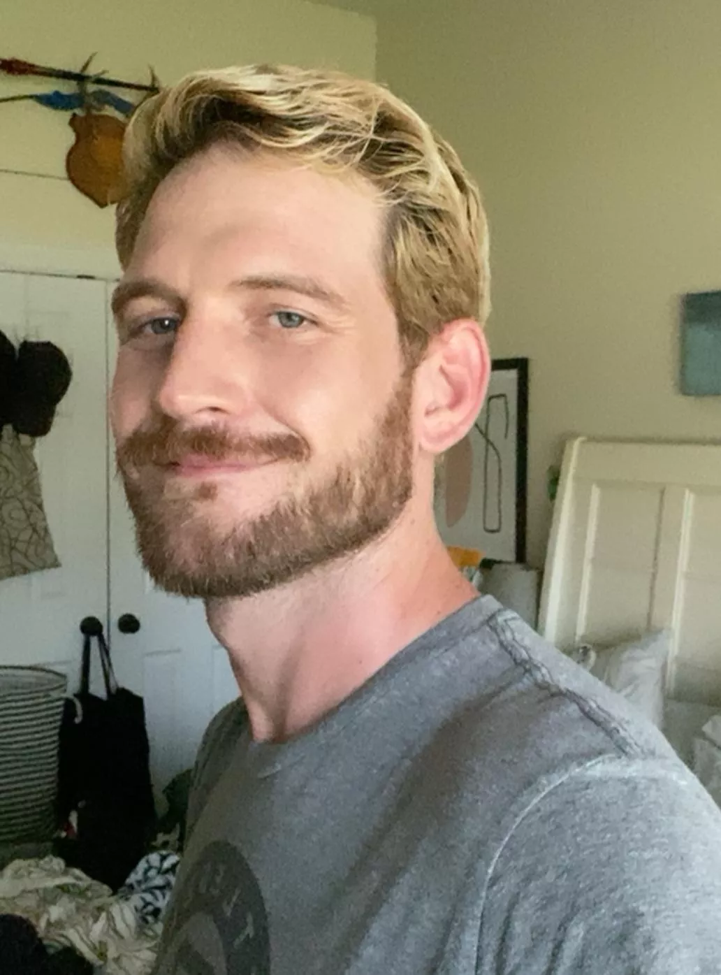 Did you know that the fastest growing nail is the middle finger? Did you know that the fastest growing nail is the middle finger?