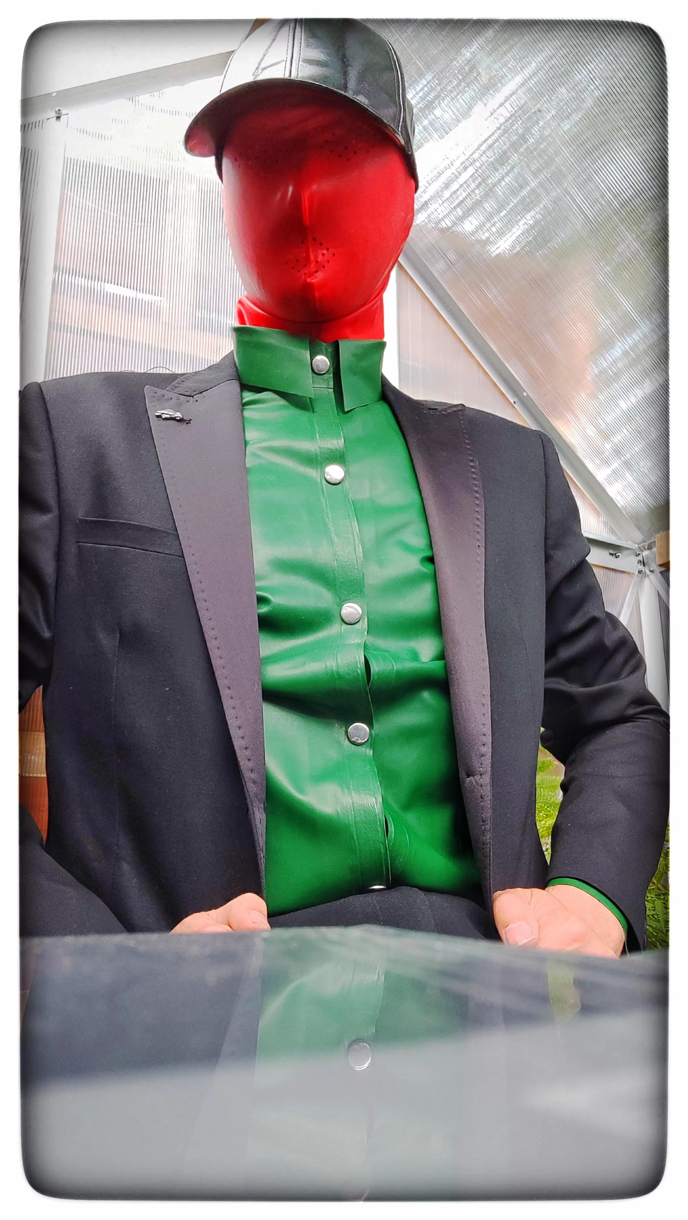 Do green and red go together 