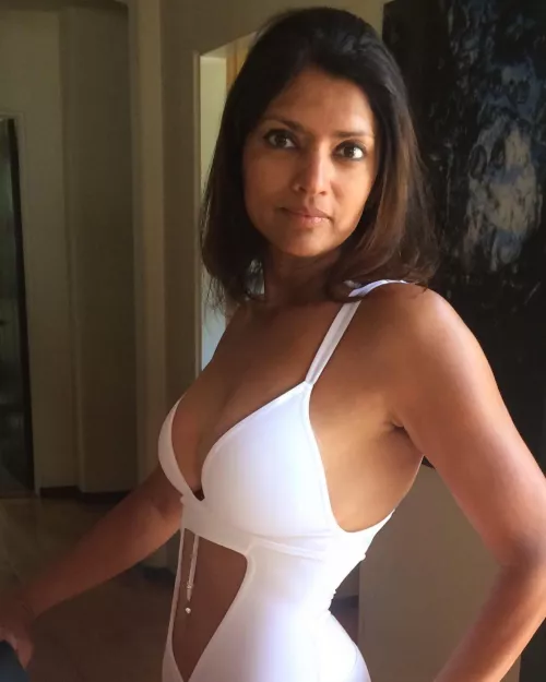 do you think this suit looks good on me?