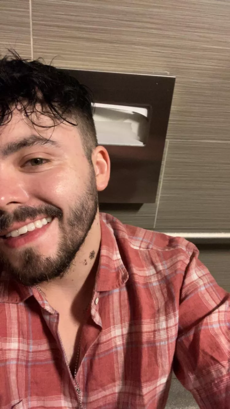 Good morning!!!! Ft. Me lighting up my grocery store bathroom 😂😂😂😂😂