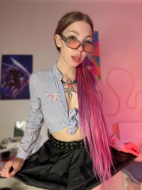 I love wearing skirts when meeting my boyfriend, they don't have to be taken off and they give easy access to my pussy