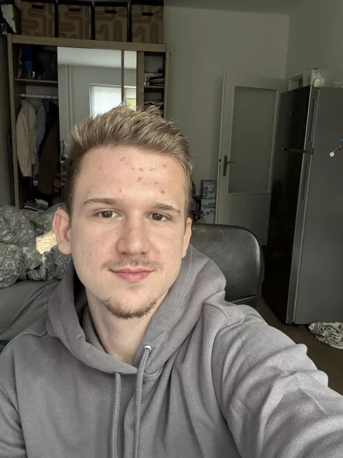 messy hair and sweats when wfh 😅