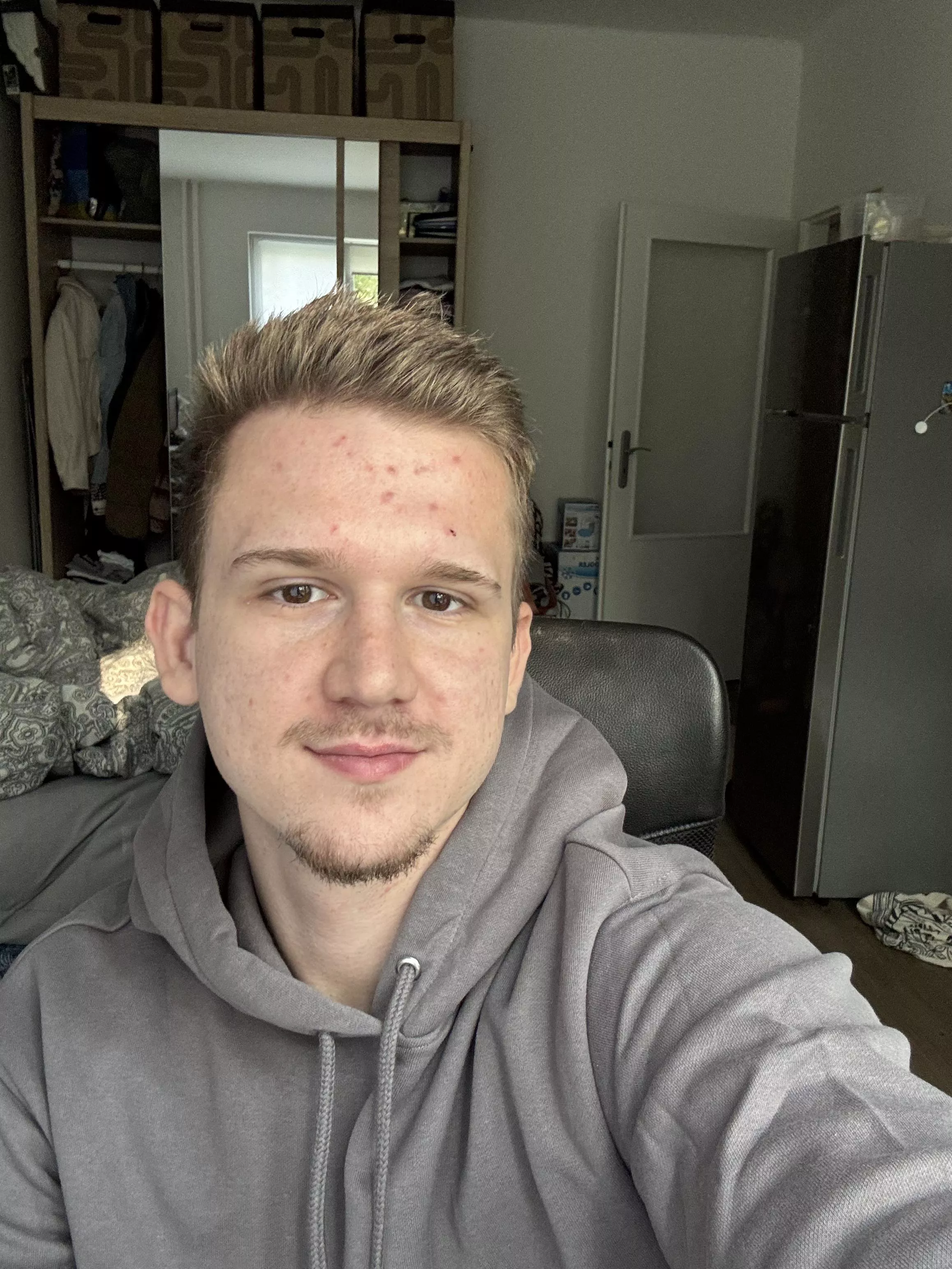 messy hair and sweats when wfh 😅