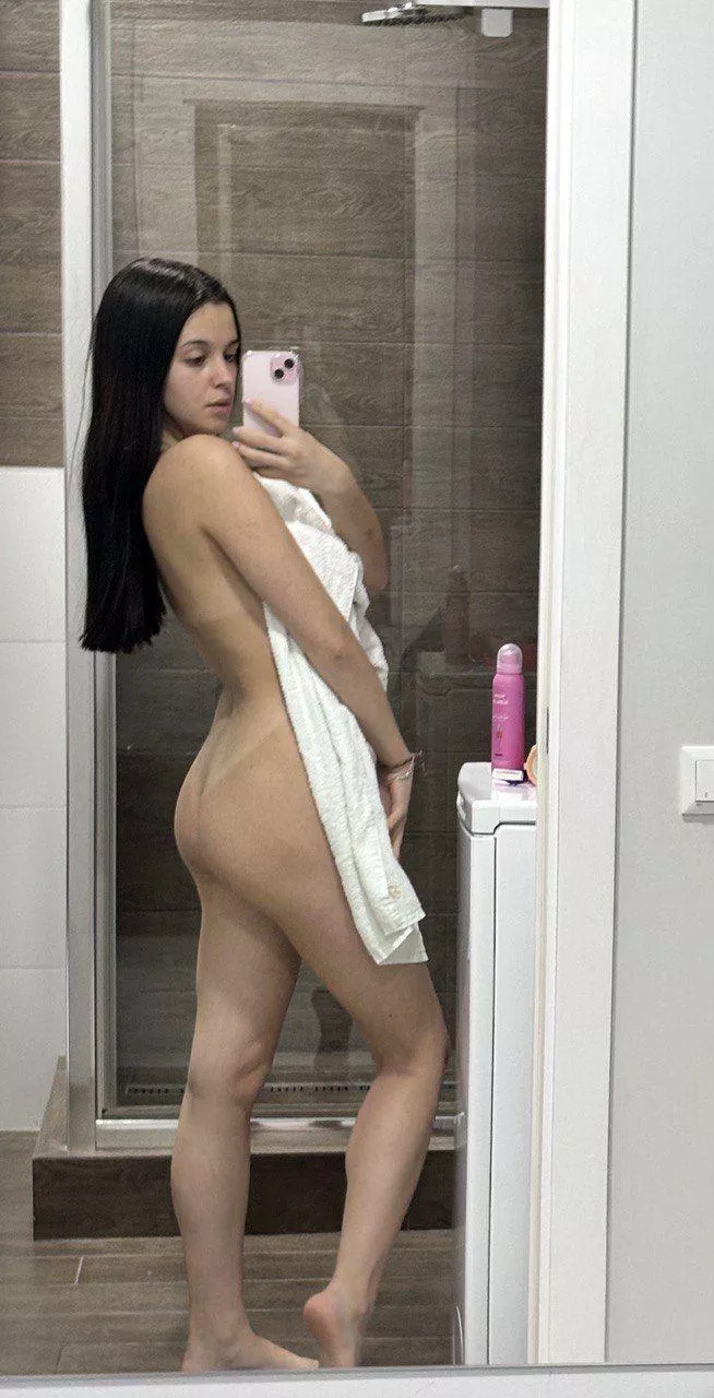 The sexiest way to start your day? A morning selfie, of course!