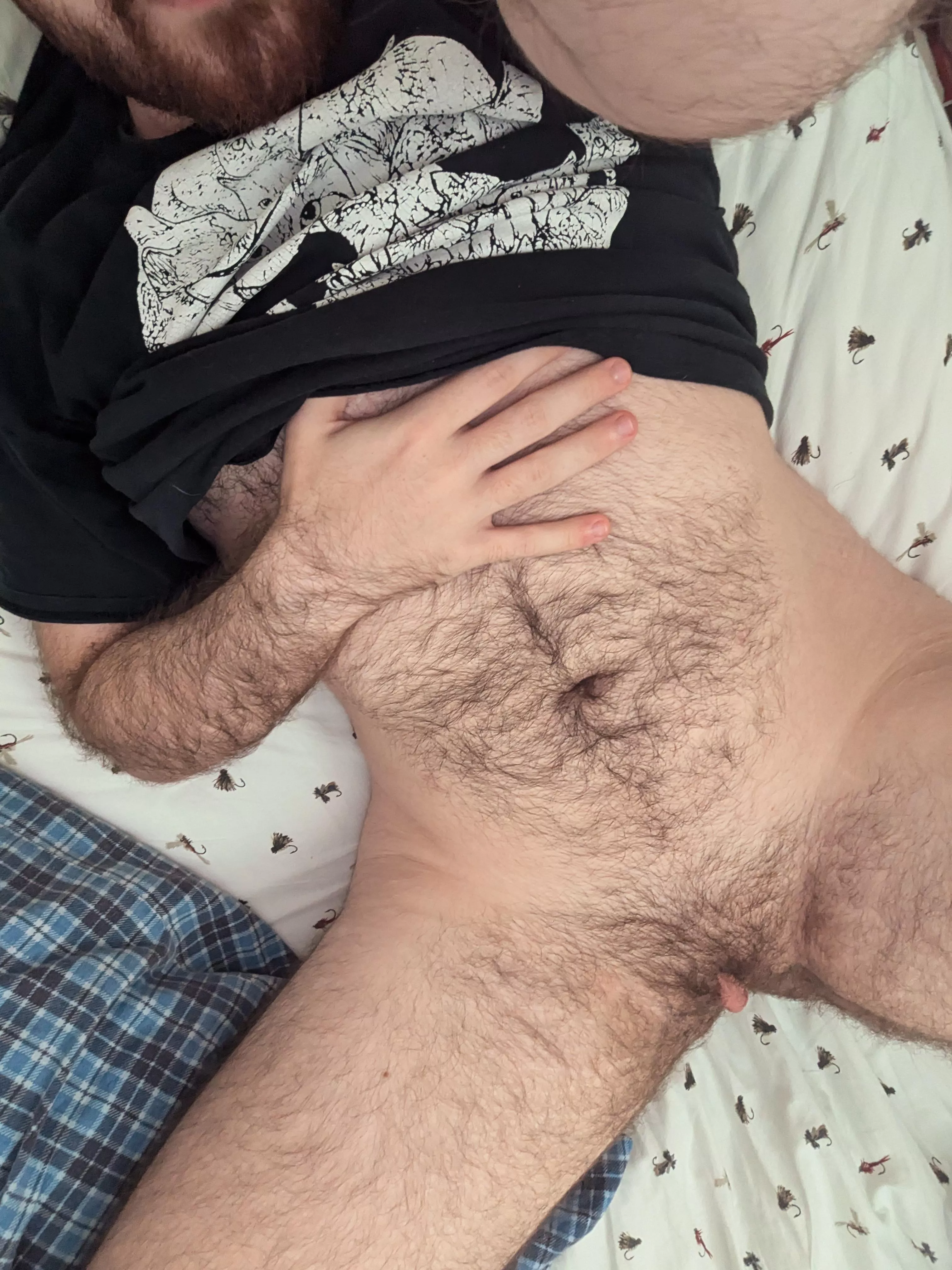 Would any big bears play with a trans cub? 🐻