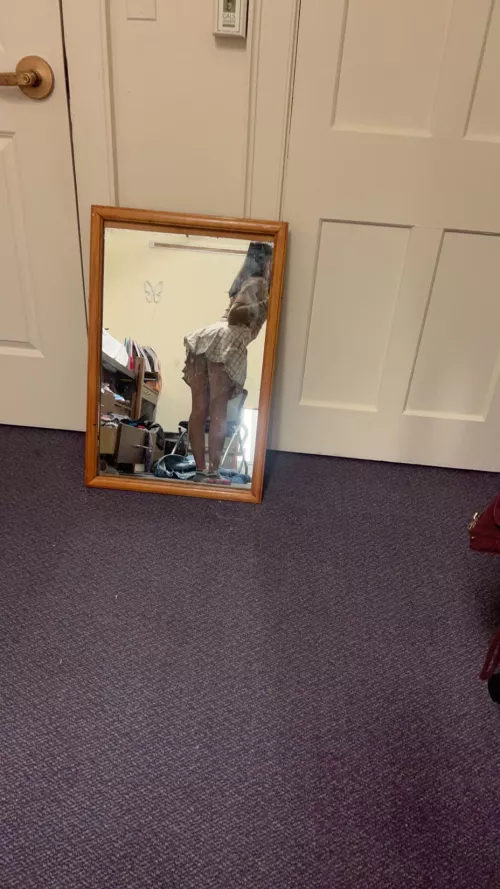 [19]5’1 bottom twitter: Leo_kicks20 ( check out my twitter for my snap) look in profile 