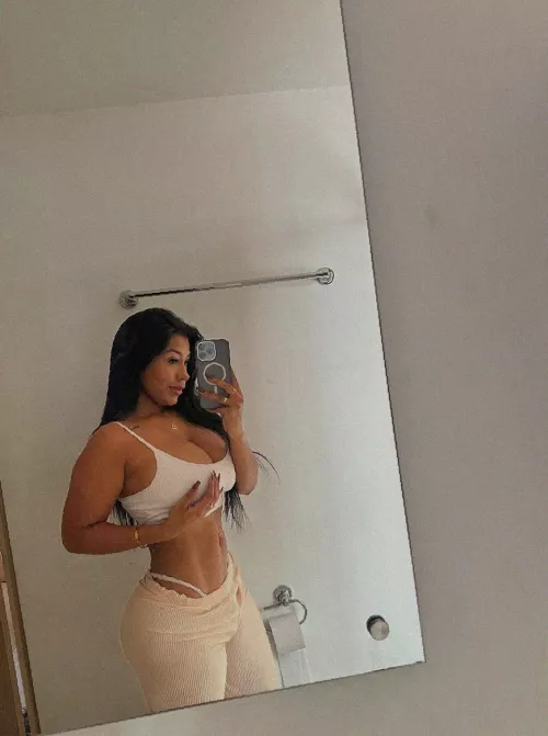 i am  the cutest >.<