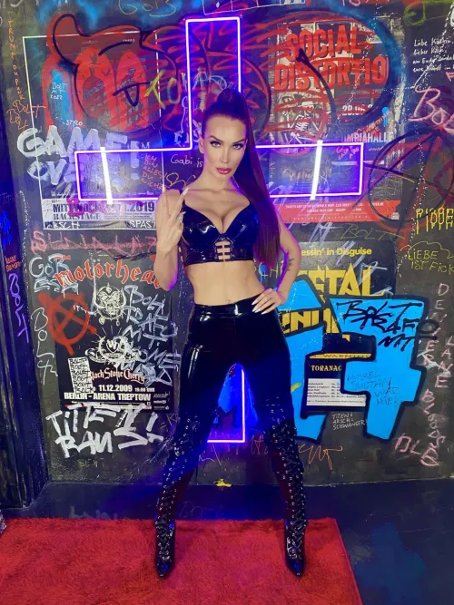 I know this shiny clothes make you drool