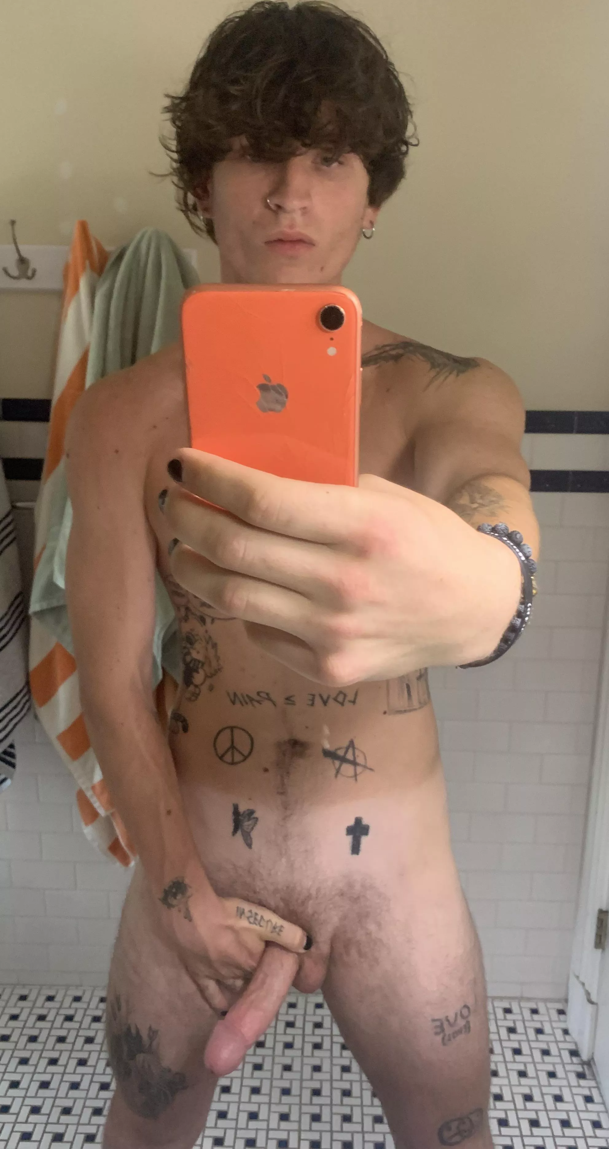 If i like you i’ll send a 🥜 🎥