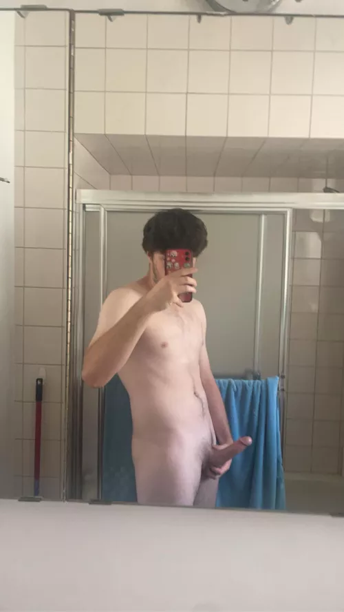 just here to show off my 19 year old body