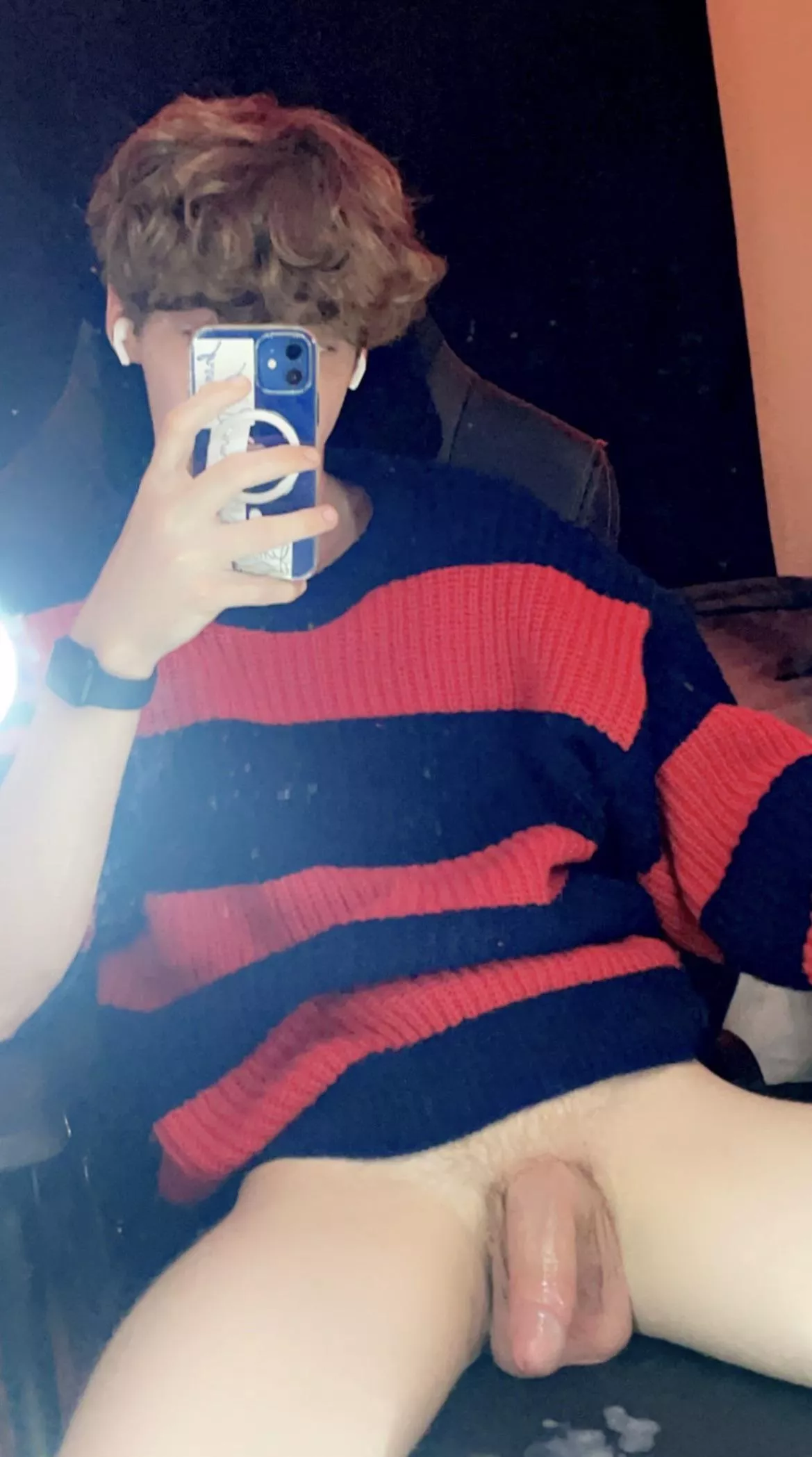 Leaky in my sweater😼