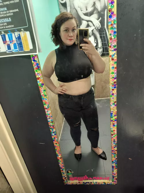 Letting my goth personality take over tonight 