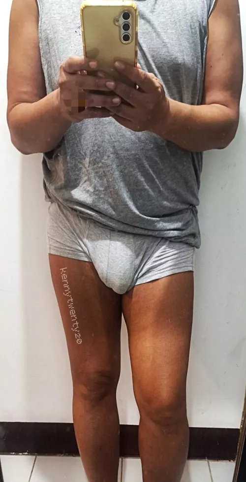 Still too hot for gray sweatpants here [59]