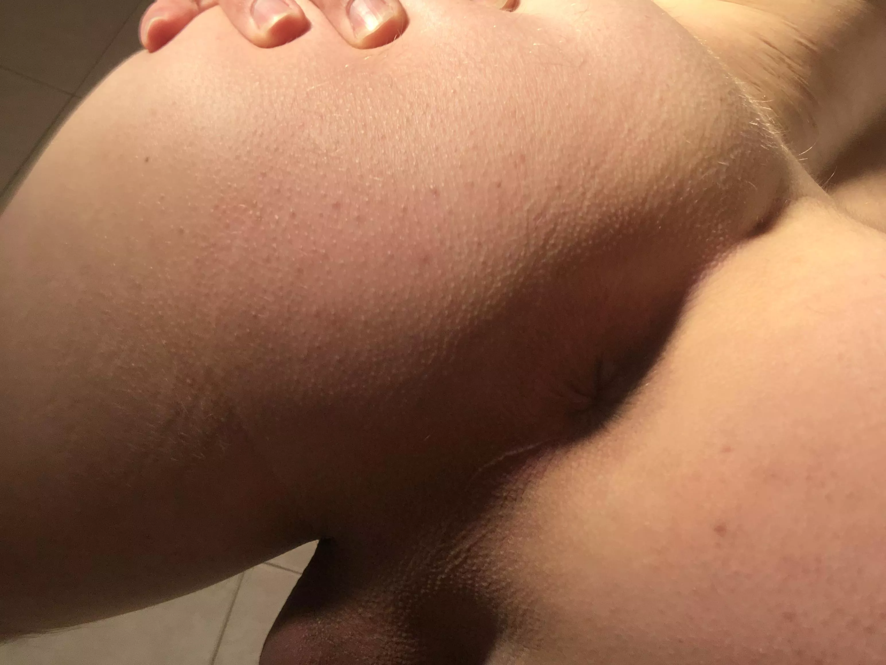 [18] white muscle tops, u fucking it?