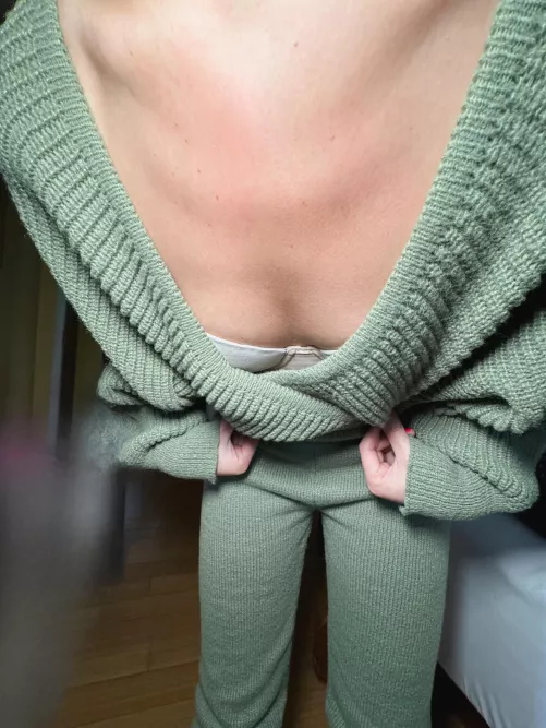 Can little boobs play this game too 