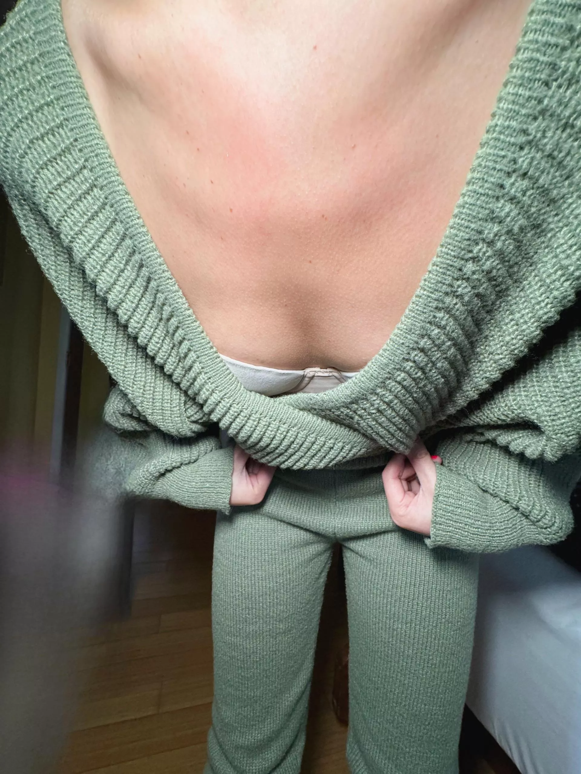 Can little boobs play this game too 