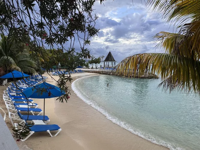 Cloud makes it perfect, it doesn't always have to be sunny, cloudy beach is also cool though