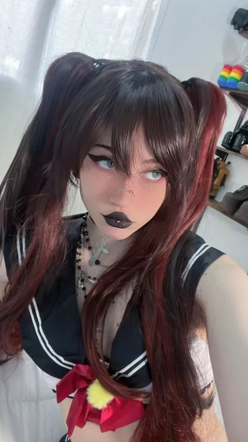 Here is goth sailor moon! Ready for a party next weekend 🖤🩷🖤