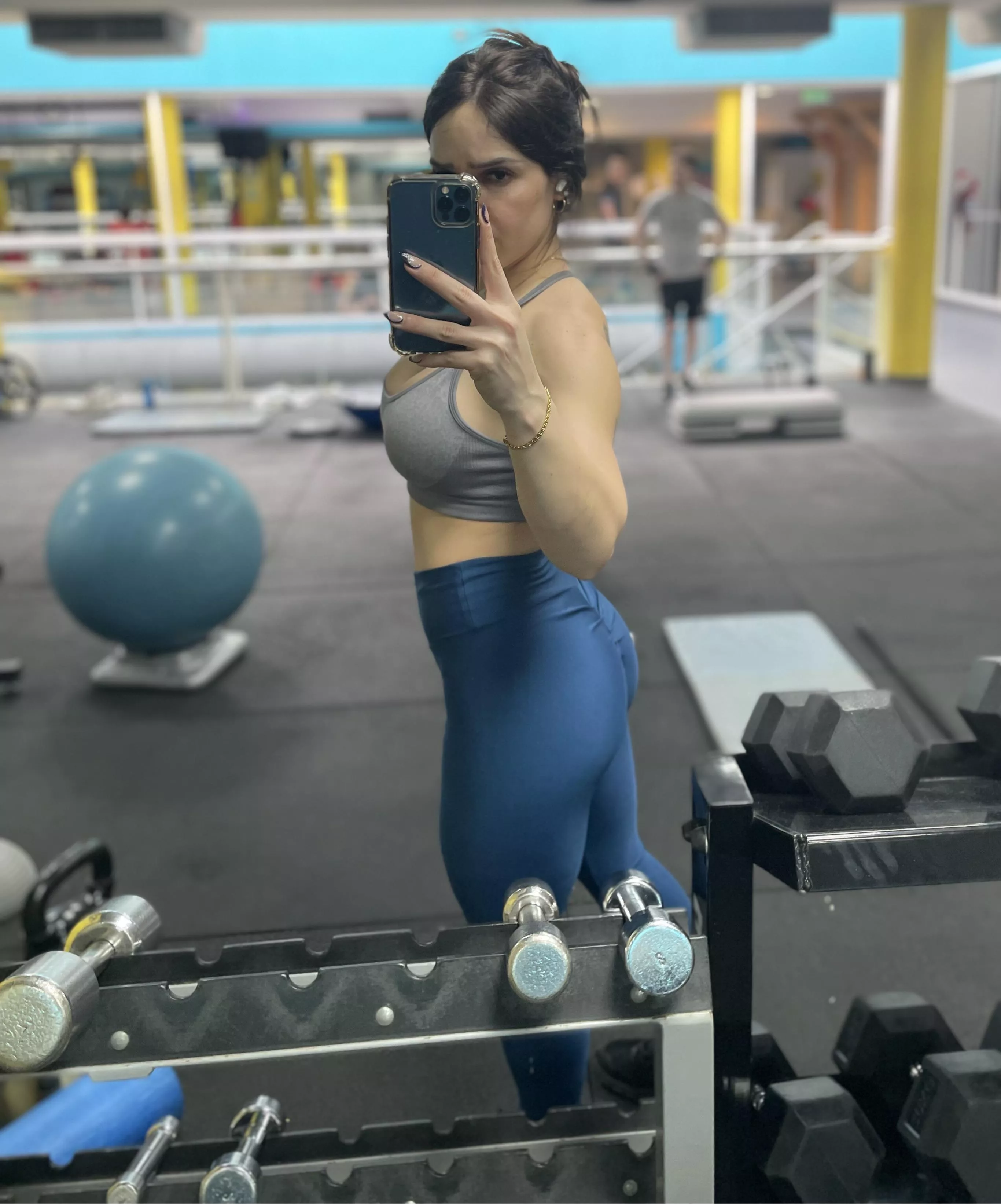 How beautiful those pants look.. 