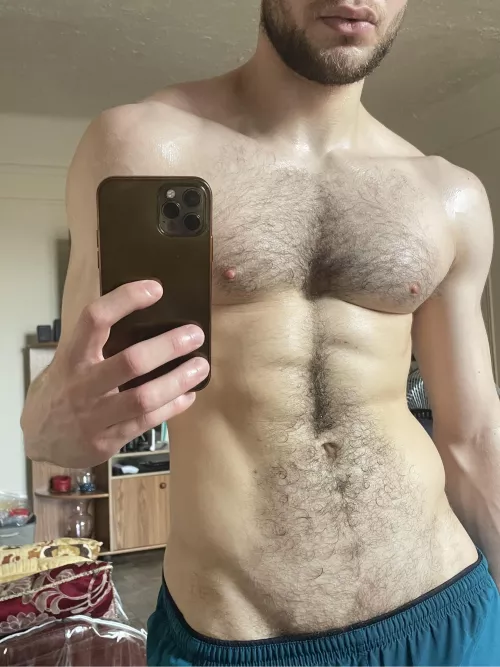 Sweat + hairy man = 😋