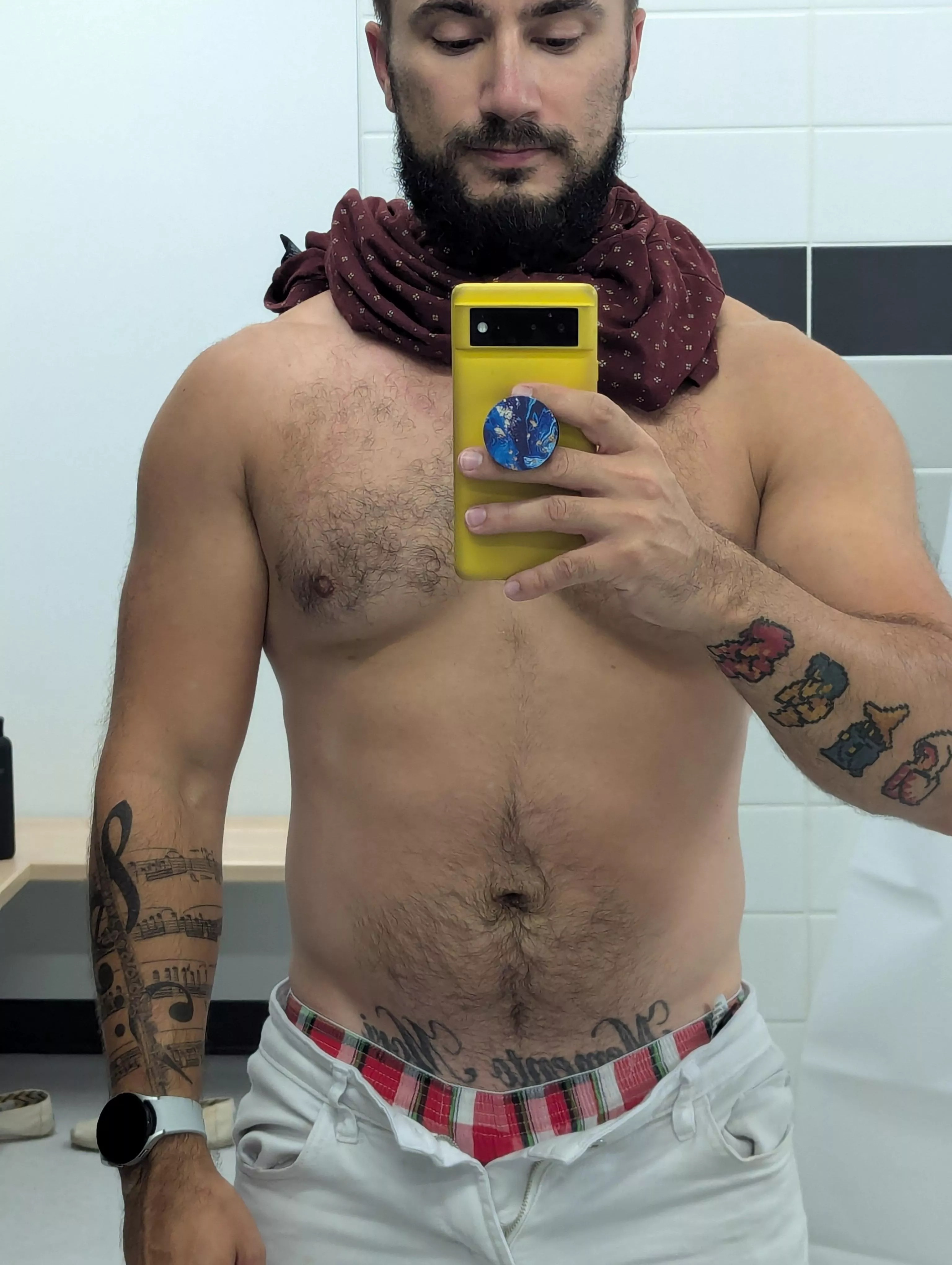 33 Dom looking for bros and subs. @doublej8056. Be over 25, masc, show face 