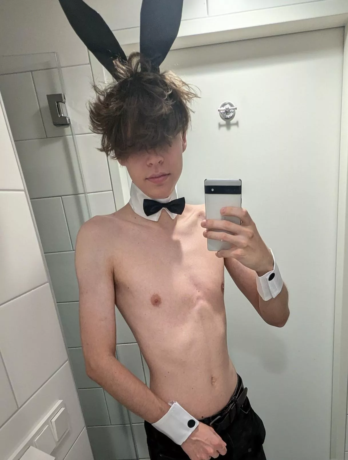 Anyone wanna give this bunnyboy a carrot? 🐰