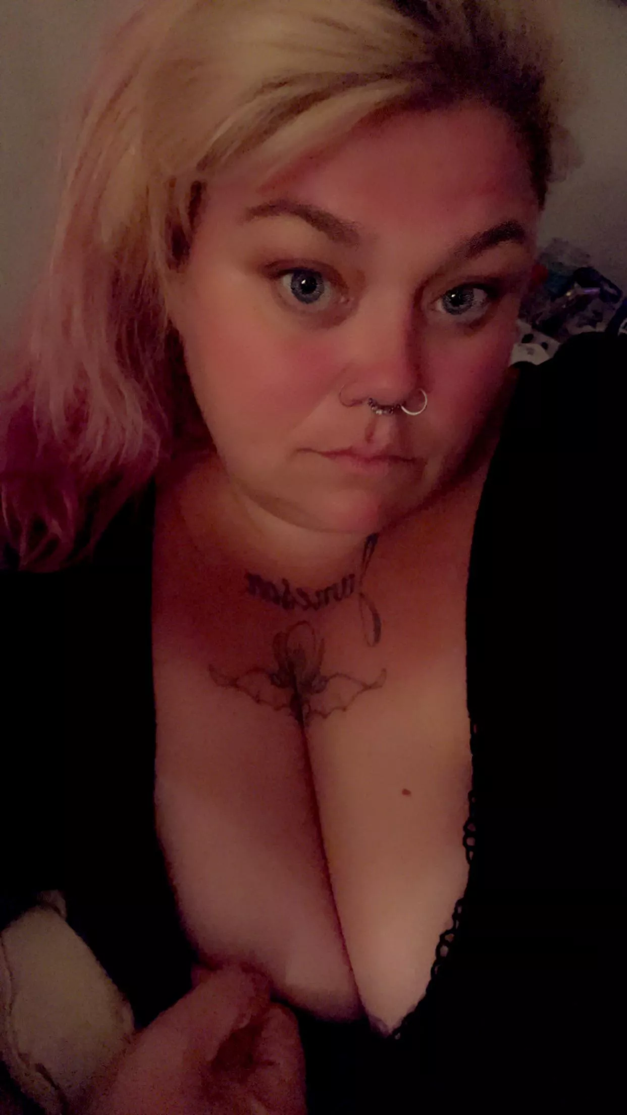 Being a mom is exhausting but attempting to be hot while doing it is next level lol