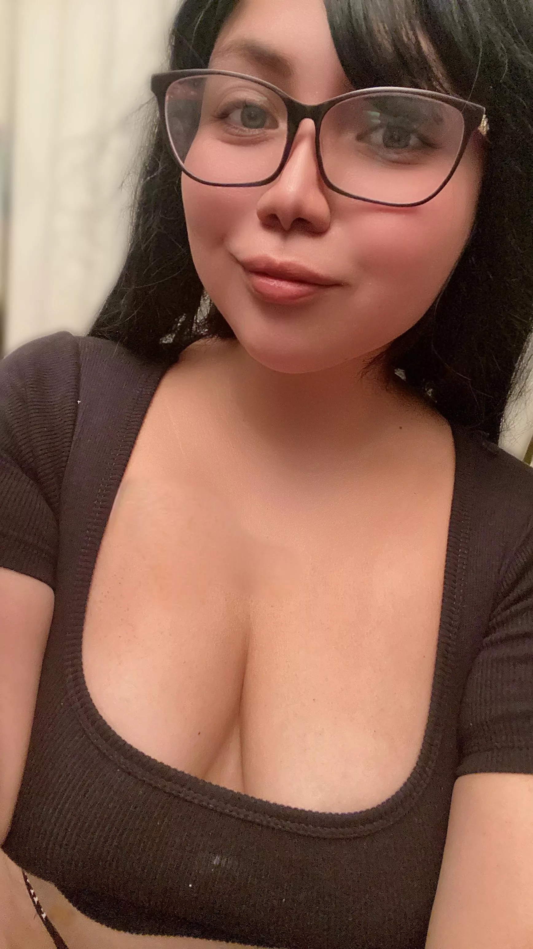 Big glasses make me look like a nerd (F)