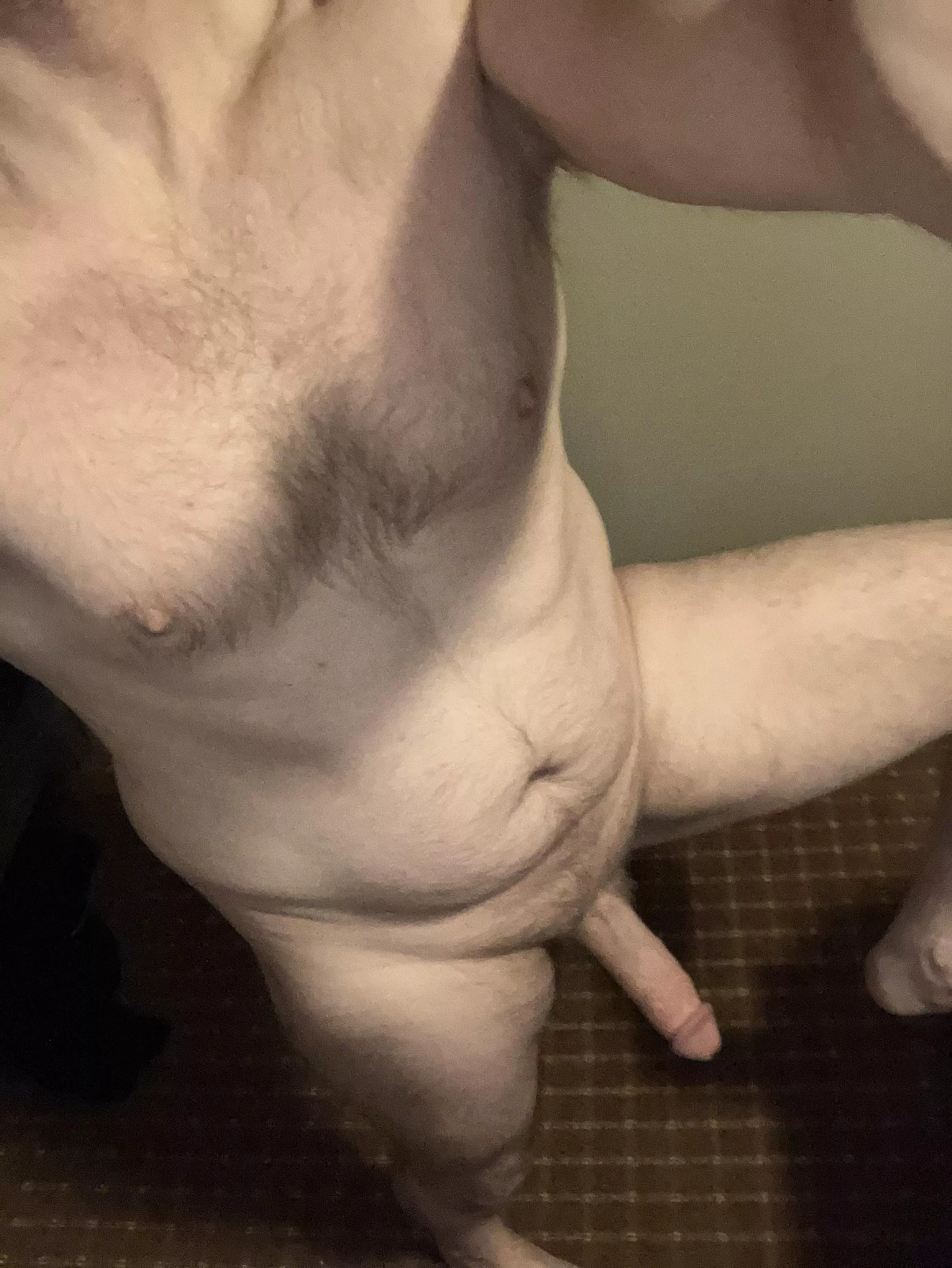 Craving a cock in my mouth. 