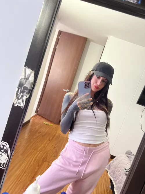 do i look cute in this outfit? 