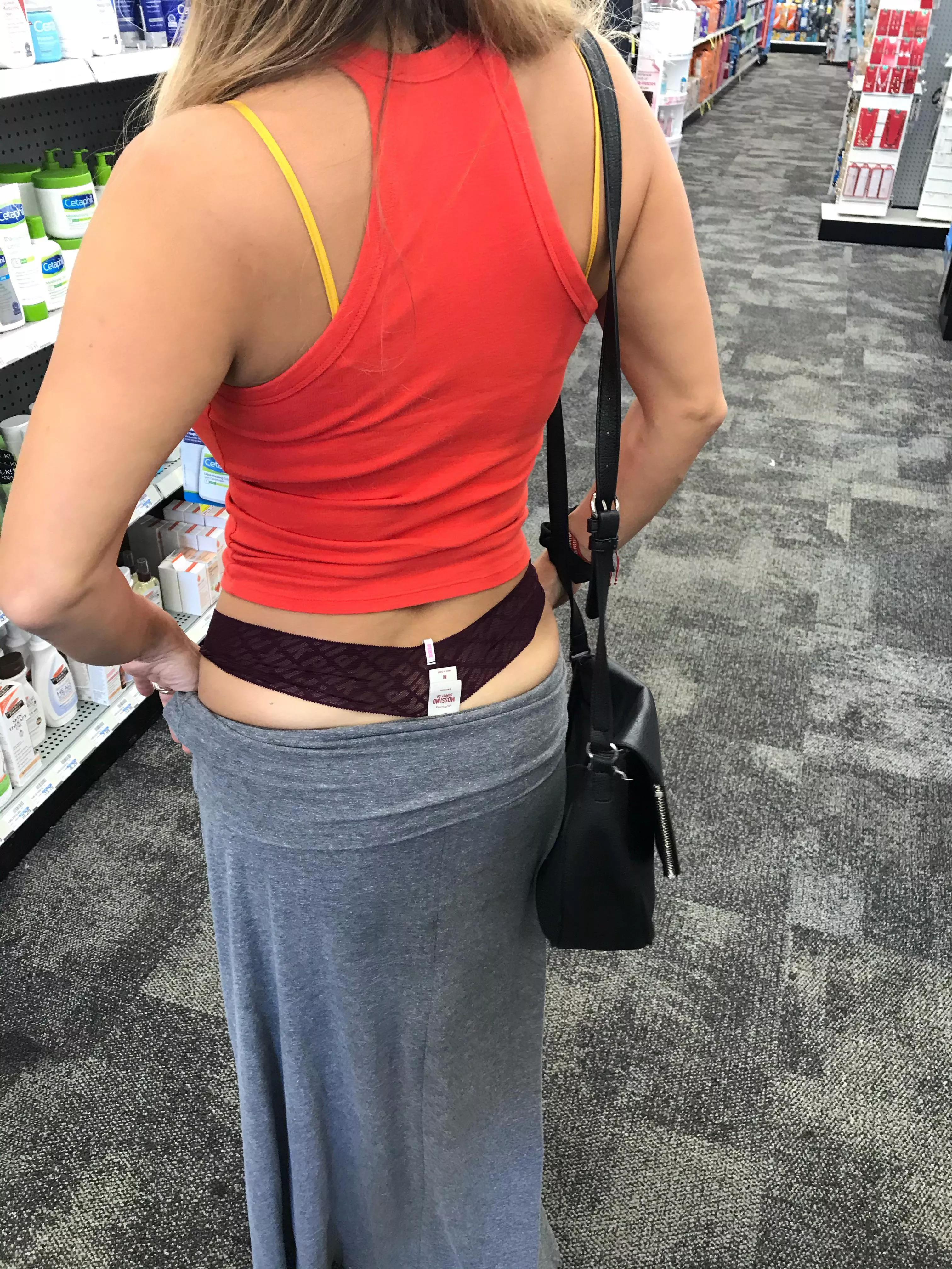 I think this is the right way to wear it