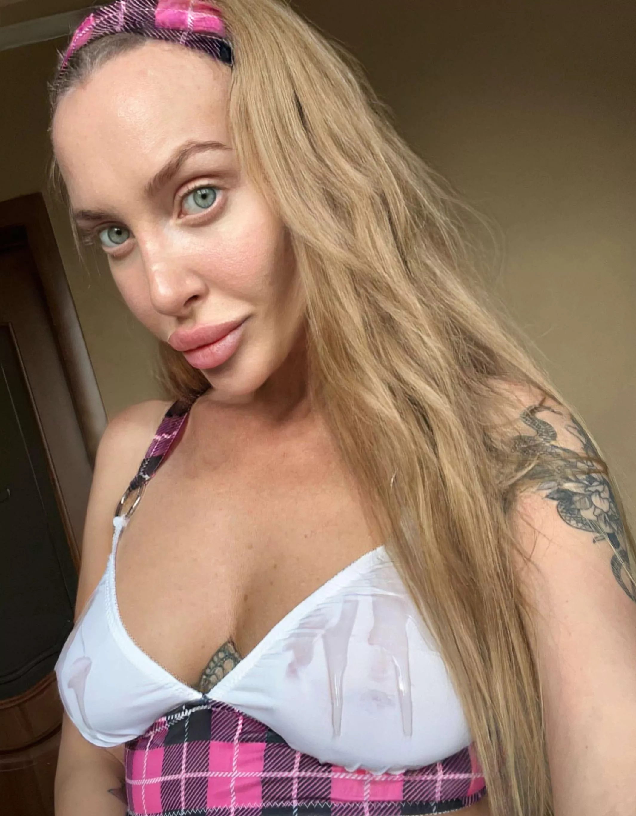 Just a fit girl taking fit selfies