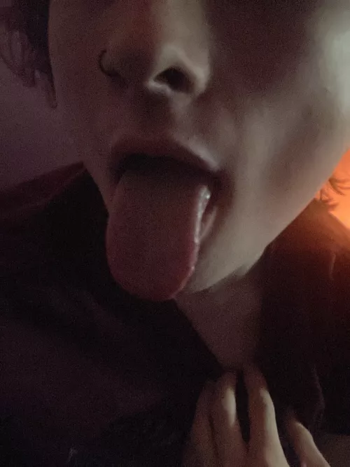 Looking for a handsome twink bottom 😉 come talk 😘