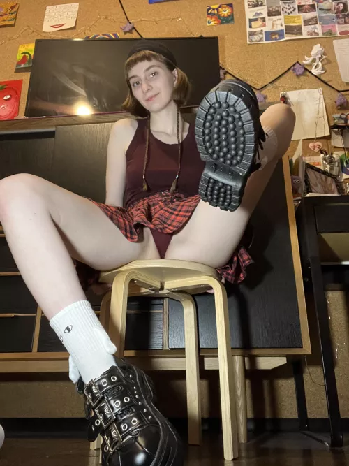 ❤️ This red skirt definitely suits me