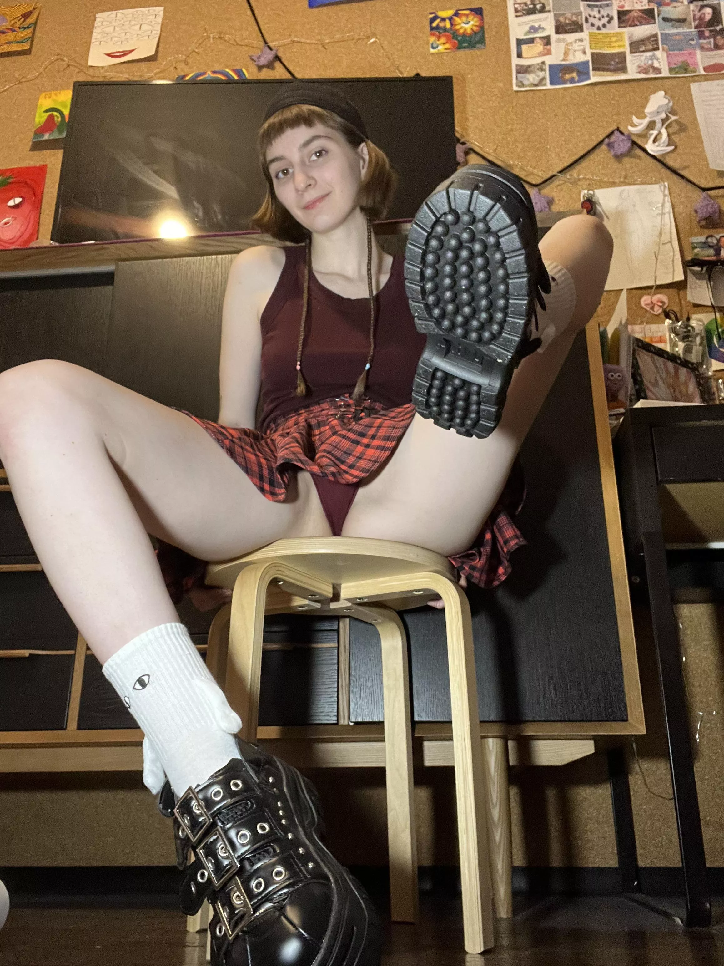 ❤️ This red skirt definitely suits me