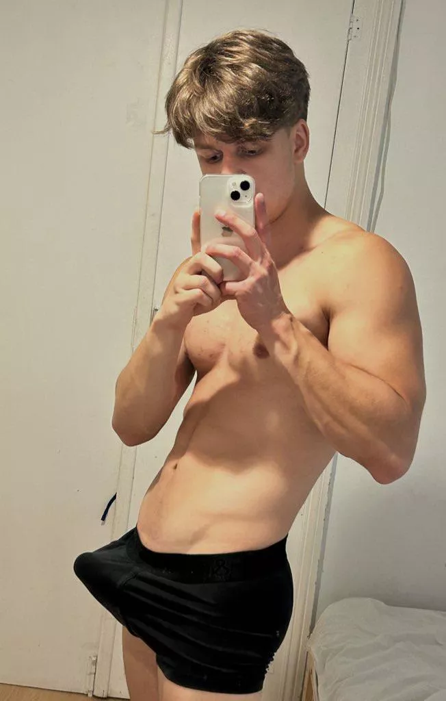 Wanna suck on my morning bulge?