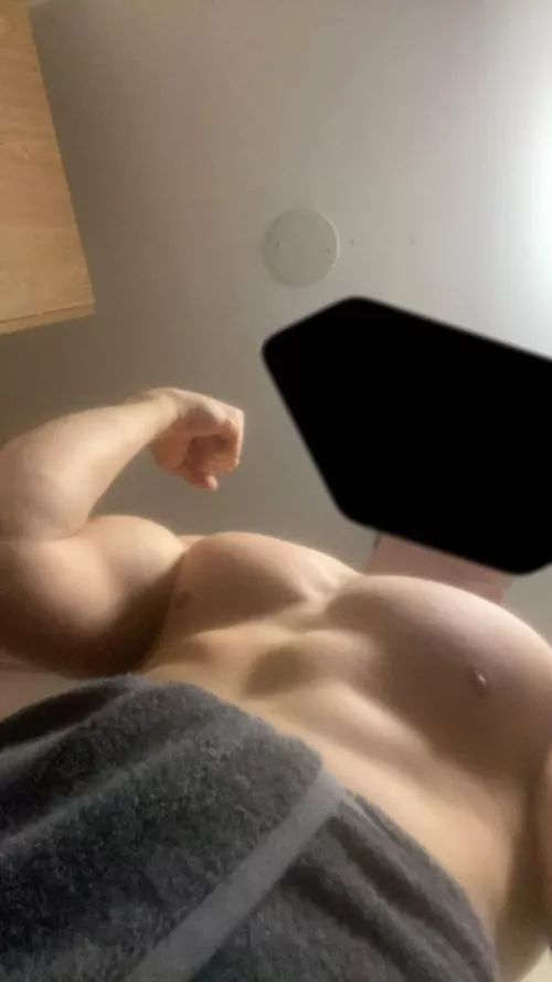 Watch me wank my straight muscular cock to you 20