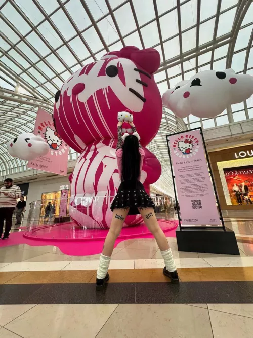 went to a hello kitty pop up cafe with friends today >:3 (peep the tattoo & ears hehe)