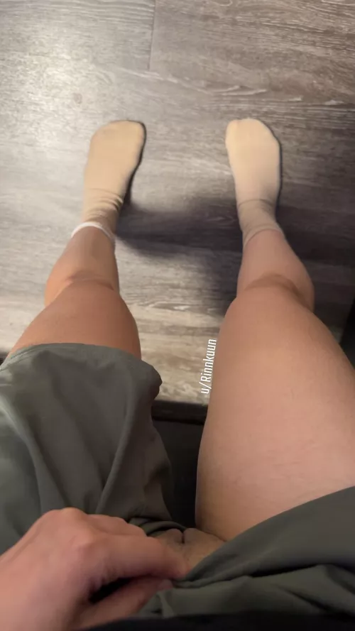 Would you rather be suffocated by my thighs or my pussy?🤭
