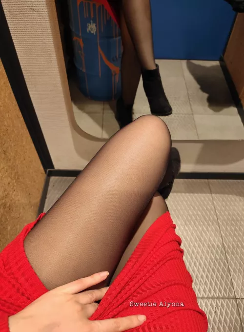 Black pantyhose 