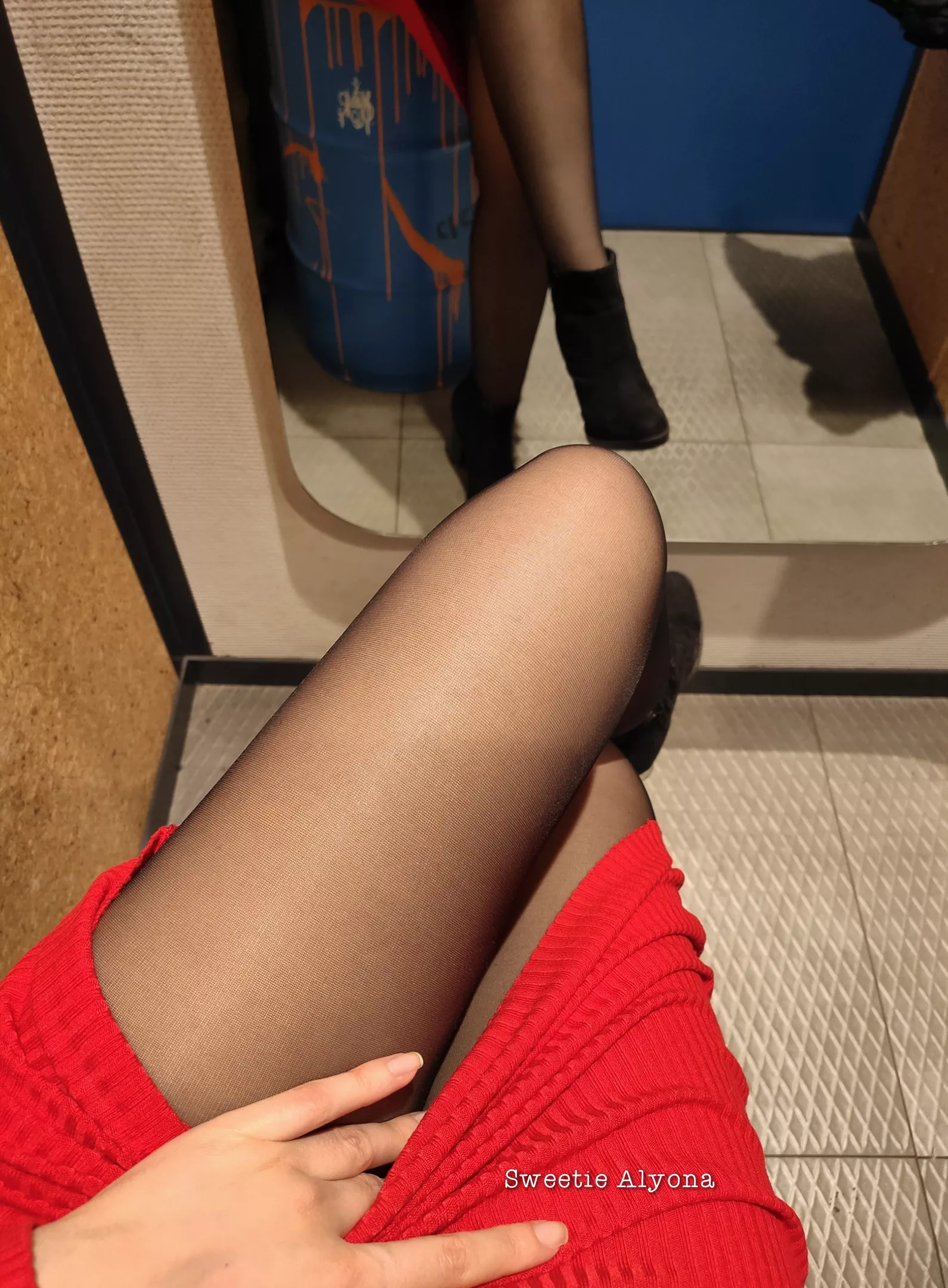 Black pantyhose 