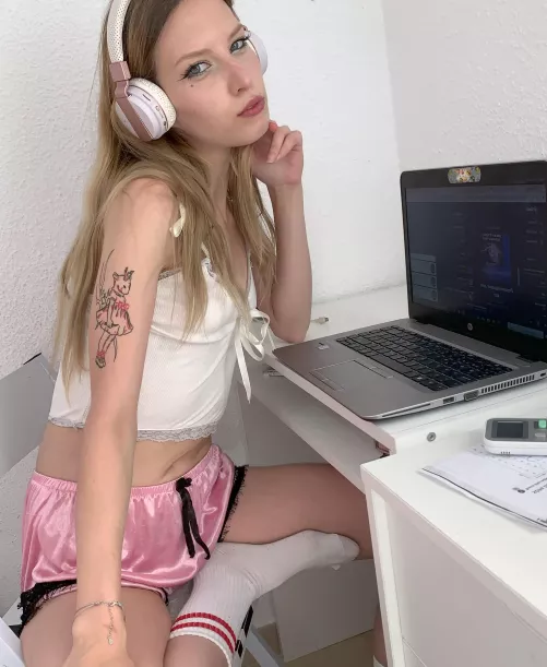 hope you enjoy pale gamer girls