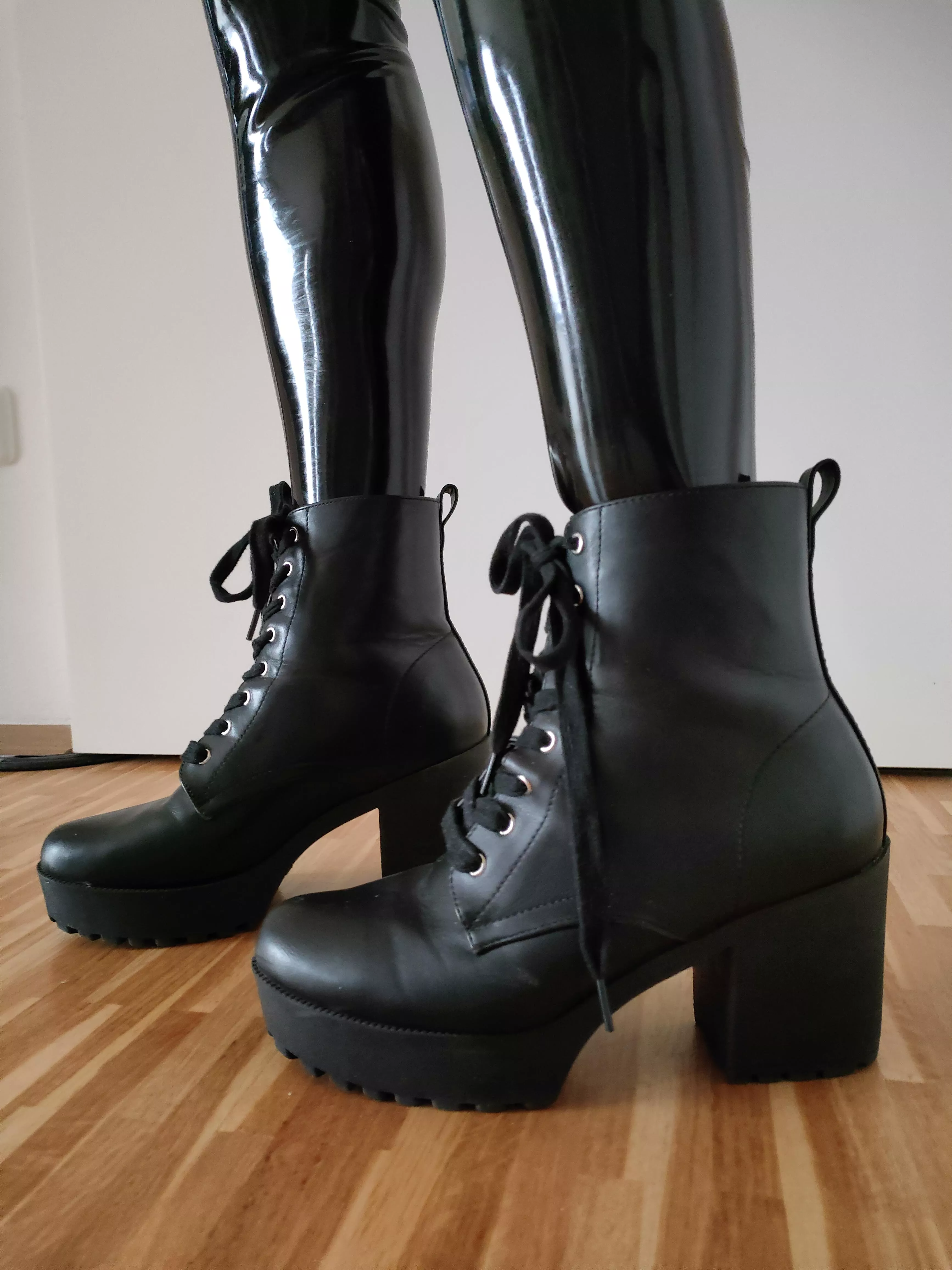 I love latex combined with high block heel boots [M]