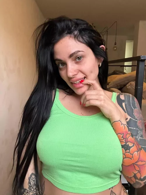 I love the way green looks on me