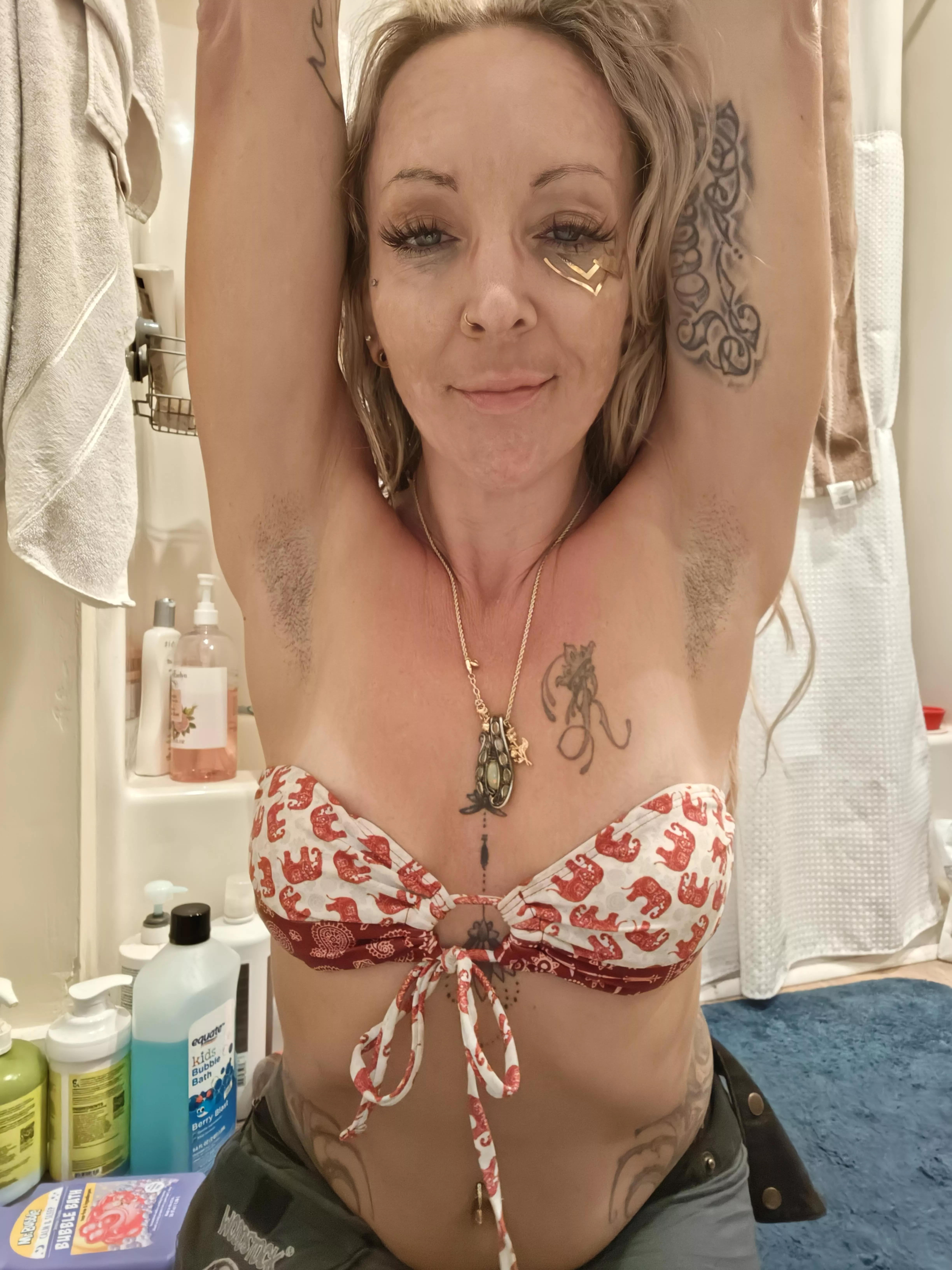 It's the end of bathing suit season.... So here's prolly the last swimsuit/pit pic until it warms up again!! 