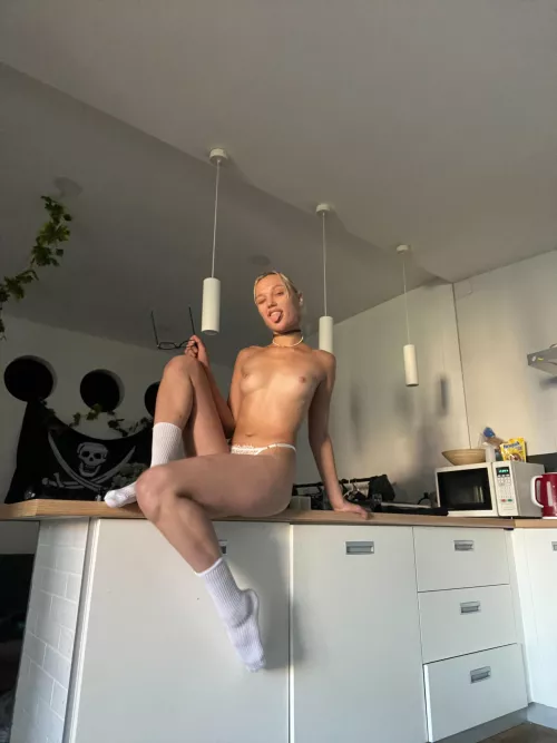 Small enough to fuck in even the tightest of spaces 🥰