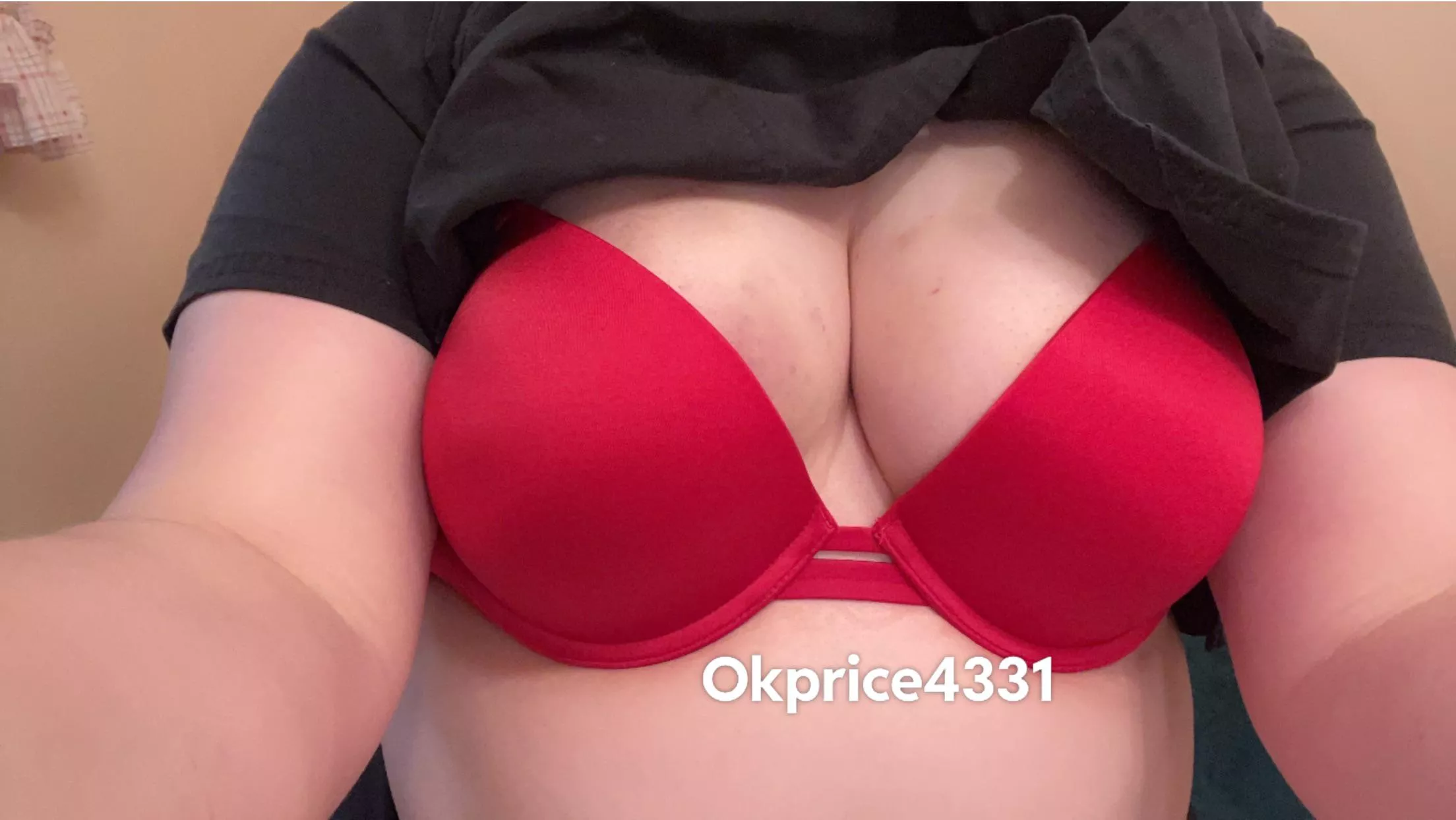 Ugh today is dragging on. Might as well take slutty pics!