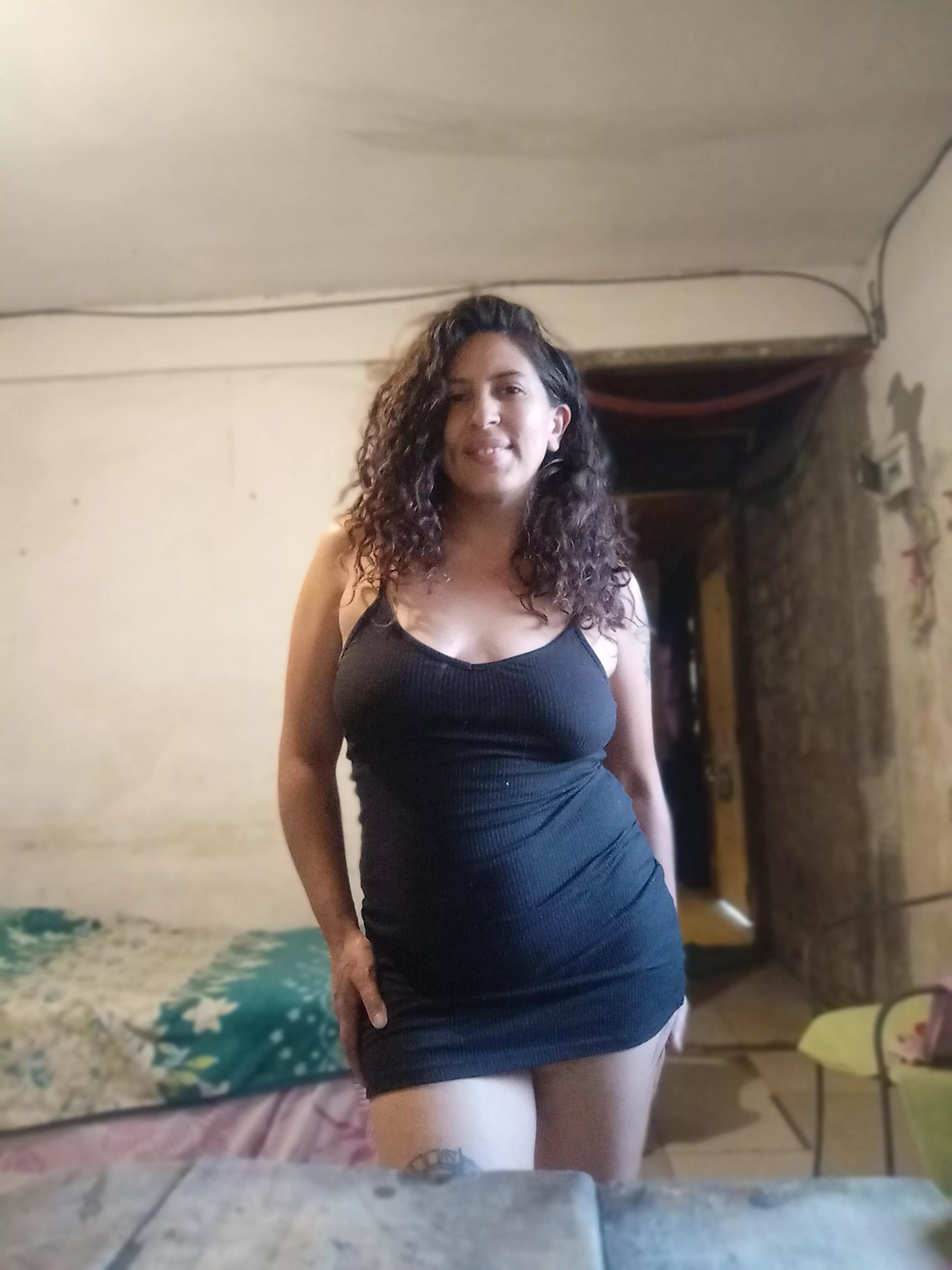 What do men call a latin mom that likes to fucks on the first date??