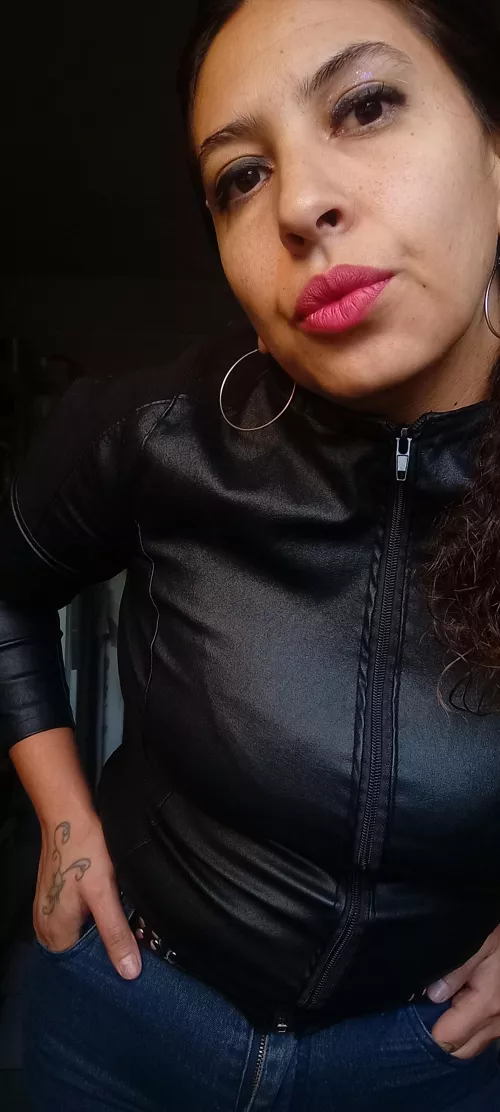 What do men call a latin mom that likes to fucks on the first date??